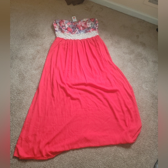 Dresses & Skirts - NEW Plus Size Maxi Dress